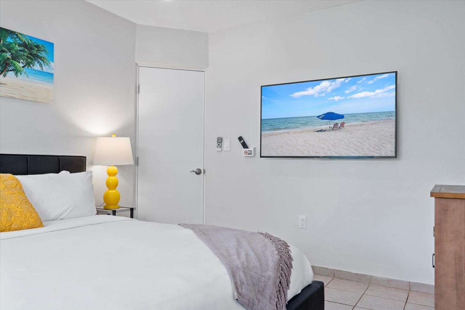 Walnut By The Sea Apartment Hollywood Room photo